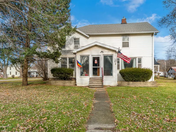 202 N Locust St, Momence, IL 60954