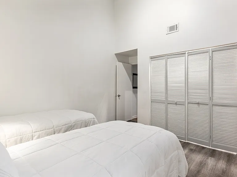 Timberland Apartments — Photo 18
