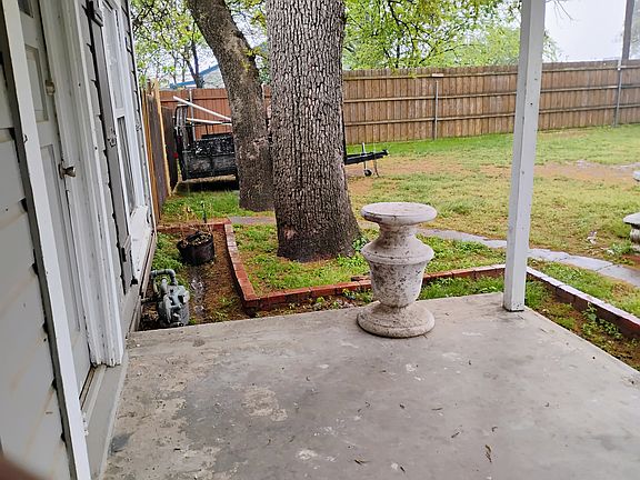 3rd image of 409 N East St