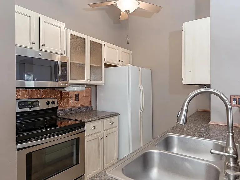 1 Parkshores Dr — Photo 13