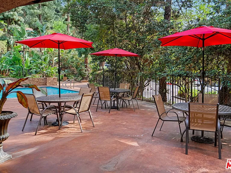 2700 Cahuenga Blvd #1203 — Photo 34