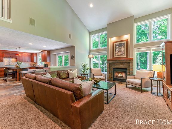 5th image of 6221 Miramonte Dr NE