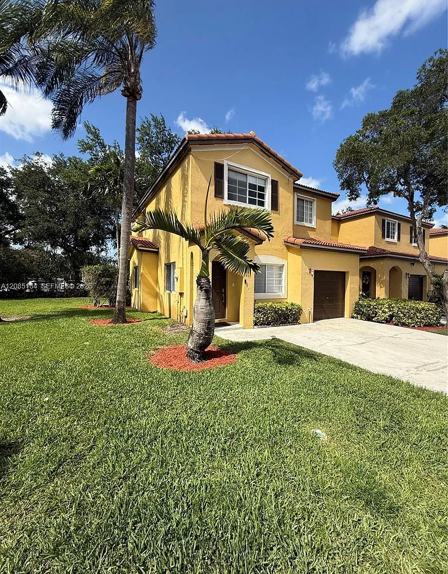 4 bed, 2.5 bath, 1666 sqft, $3,300 — Photo 2