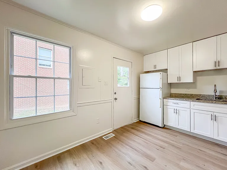 7 Fox Hill Dr #7 — Photo 4