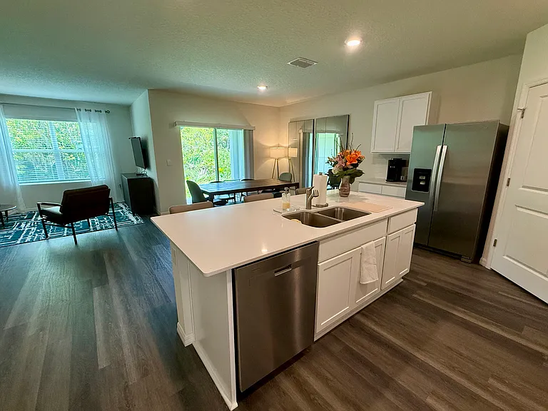 504 Coronado Cove Rd — Photo 3
