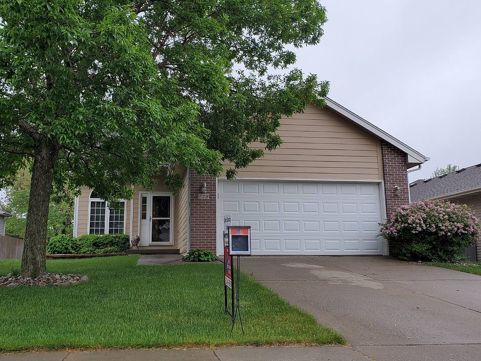 1st image of 826 Green Breeze Cir