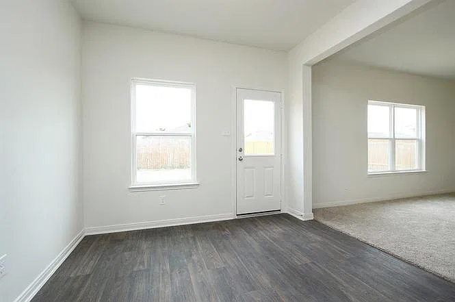 4 bed, 2.5 bath, 2133 sqft, $2,525 — Photo 4