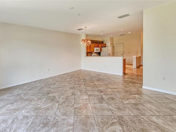 3rd image of 1200 Oxford Ln #20