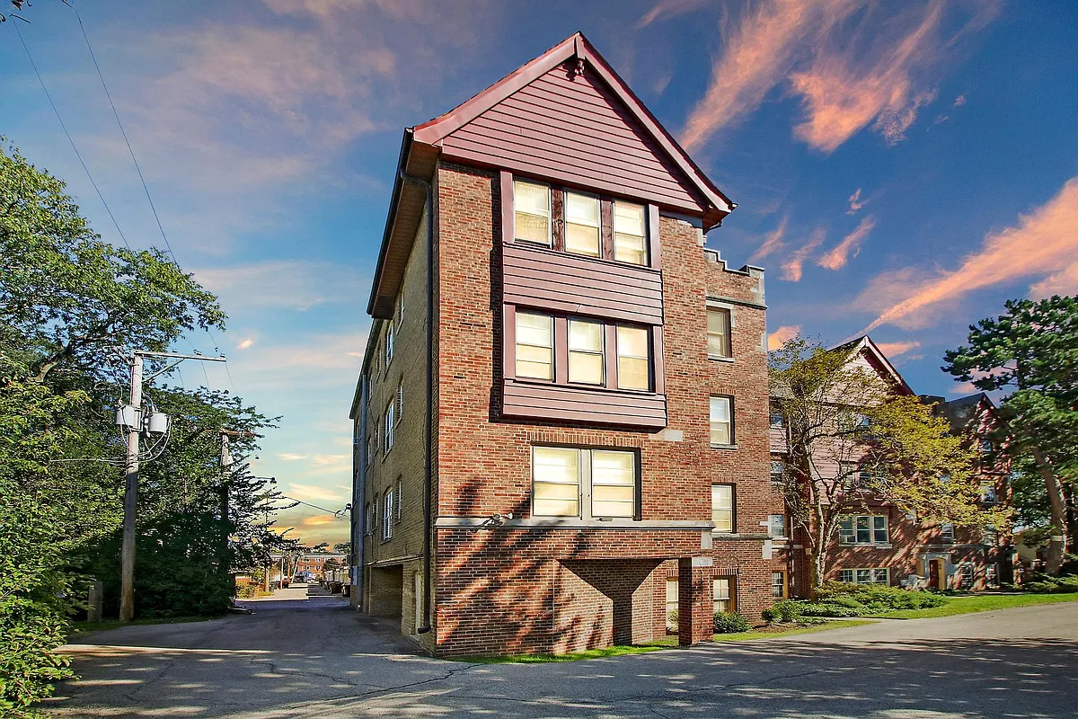 Building Photo - 4854-4856 Elm St