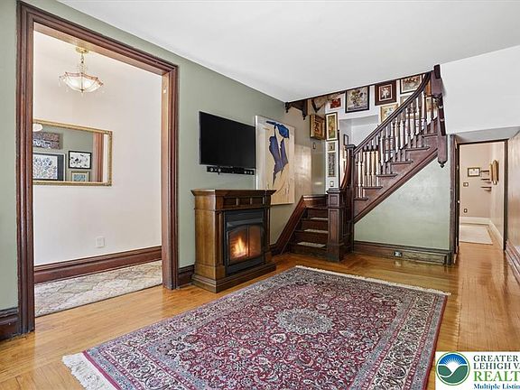 3rd image of 169 W Broadway