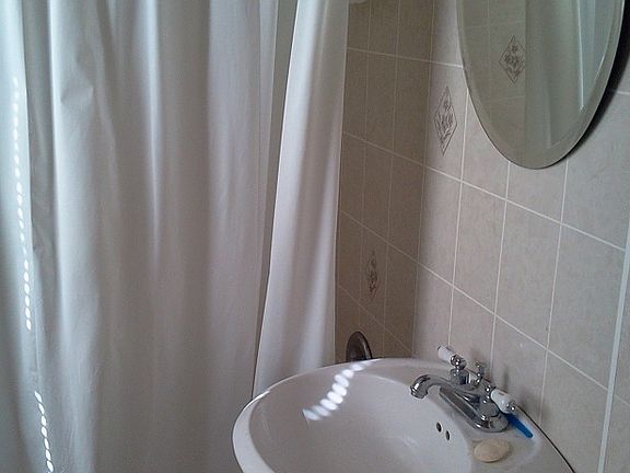 5th image of 2300 Glenwood Ave APT 3
