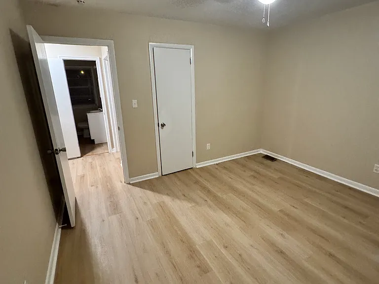 119 Lassiter Dr — Photo 4