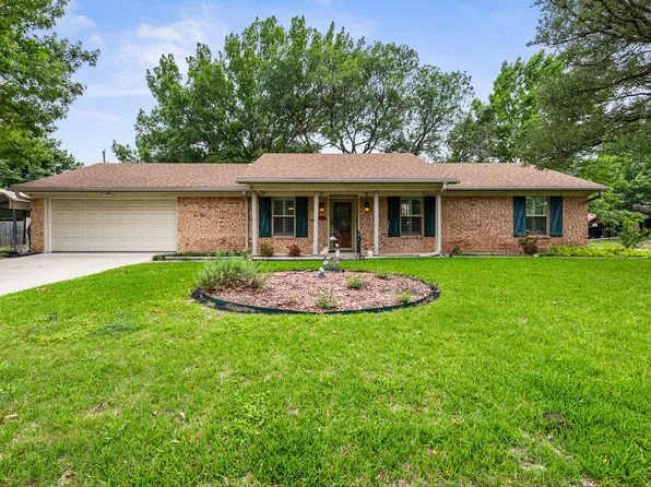 7100 Canterbury Dr, Woodway, TX 76712