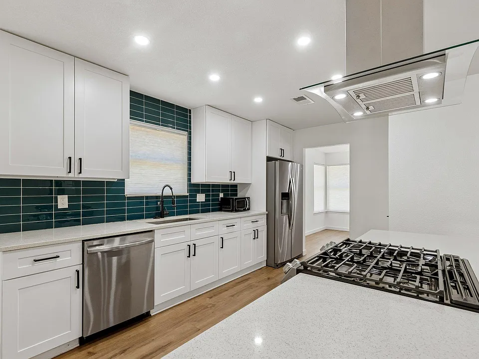 1900 Rampart Cir