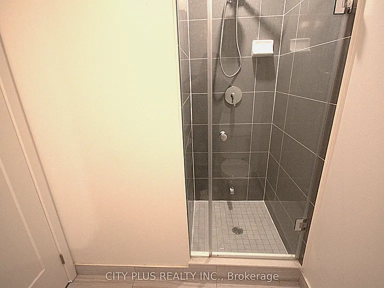 105 Oneida Cres #809 — Photo 5