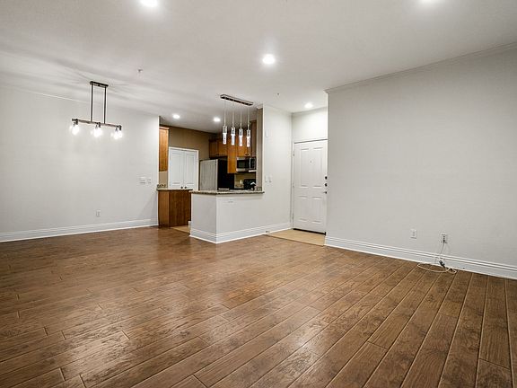 3rd image of 22681 Oak Grv #112