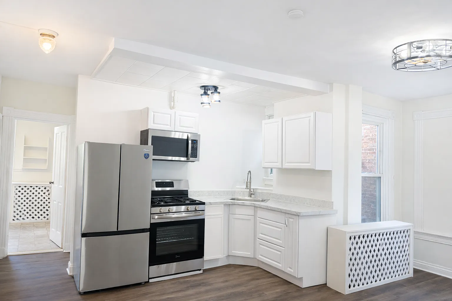 210 Laurens Street - 3 — Photo 3