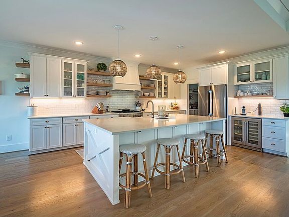 5th image of 185 Hunter Glen Ln