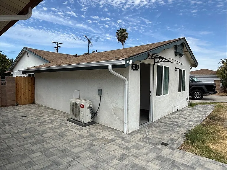 9013 Oneida Ave — Photo 3