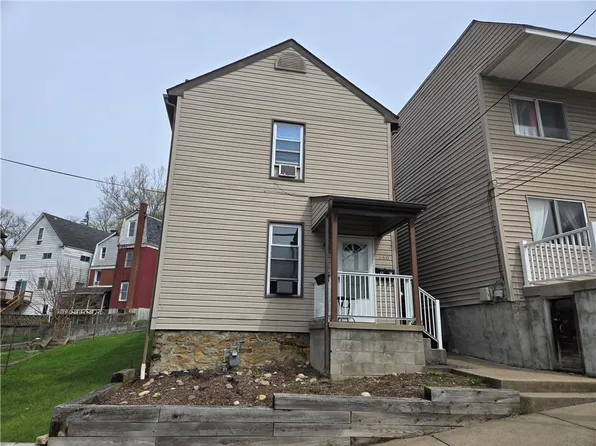 660 3rd St, Pitcairn, PA 15140
