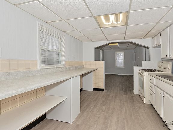 3rd image of 128 E Clarendon Dr