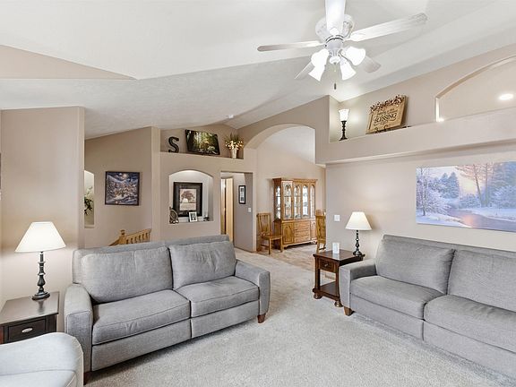 4th image of 2305 S Potomac Cir