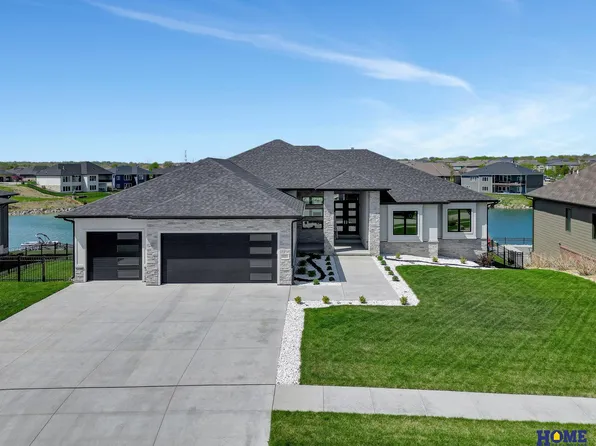 10221 Moonlight Bay, Lincoln, NE 68527