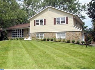 2802 Somerset Dr, Cinnaminson, NJ 08077
