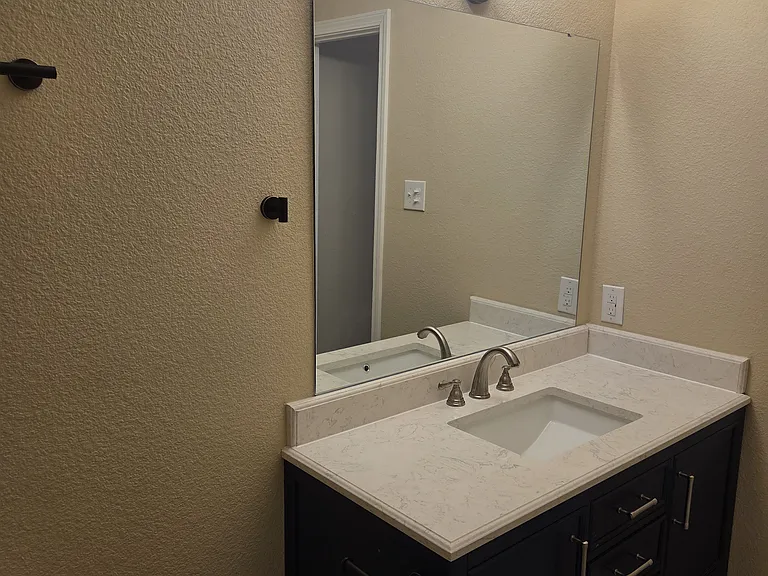 220 W Lipan Dr #3 — Photo 5