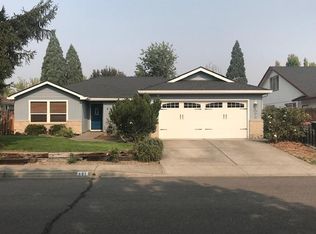 891 Westrop Dr, Central Pt, OR 97502