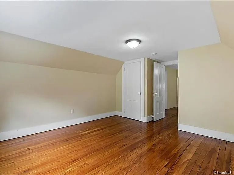 40 Wintergreen Ave — Photo 32