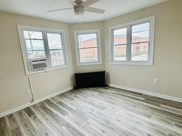 515 Broadway St — Photo 6