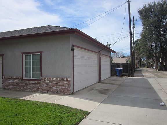 3rd image of 2970 31st St