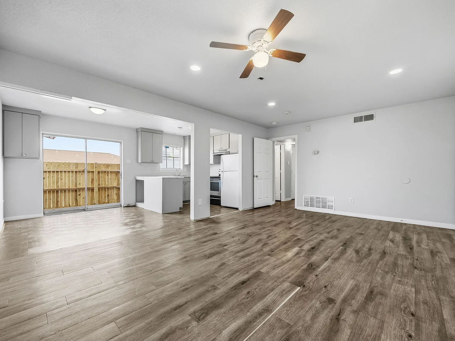 2 bed, 1100 sqft, $1,850 — Photo 4