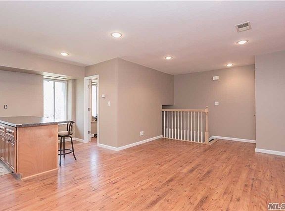 3rd image of 16 Juniper Ct