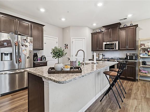 5th image of 1369 Endicott Ct