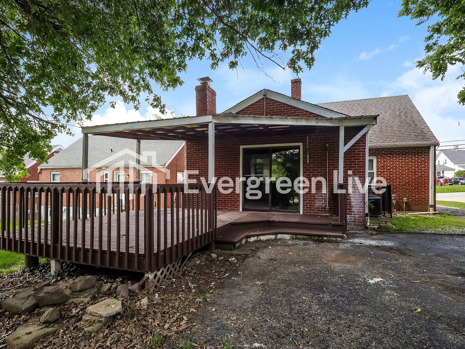 3 bed, 1.0 bath, 1200 sqft, $1,545 — Photo 3