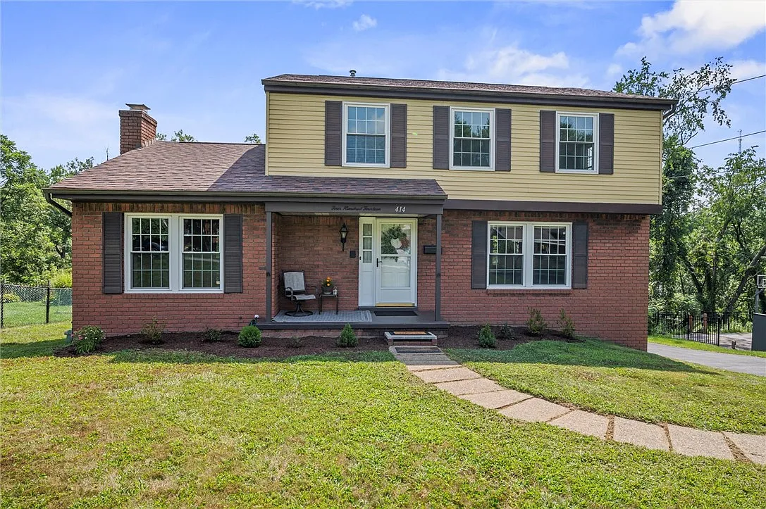 414 Woodhaven Dr photo 1