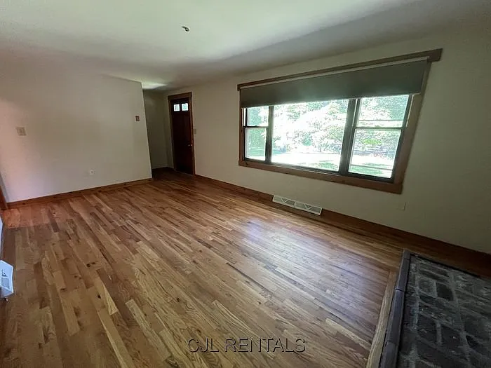 3 bed, 2.0 bath, $4,100 — Photo 4