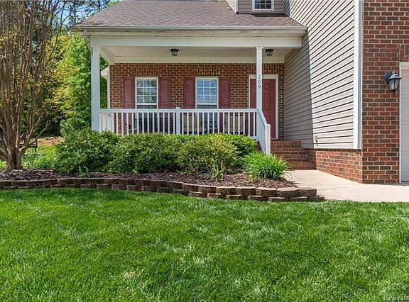 4th image of 209 Silver Birch Ln