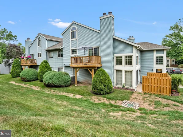 402 Brown Briar Cir, Horsham, PA 19044