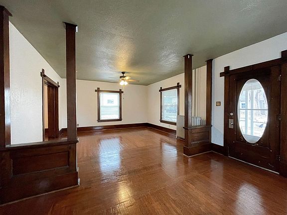 3rd image of 222 W 10th Ave