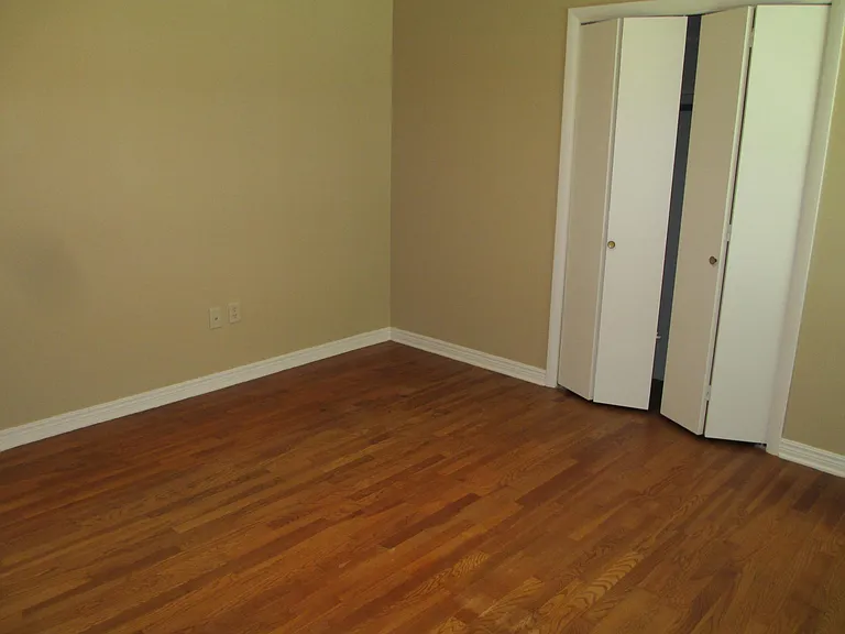 1828 Robins St — Photo 16