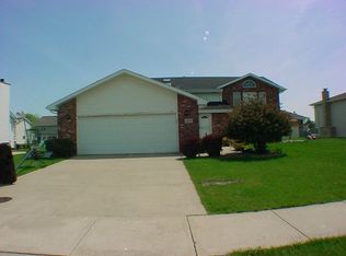 1427 Cozy Ln, Dyer, IN 46311