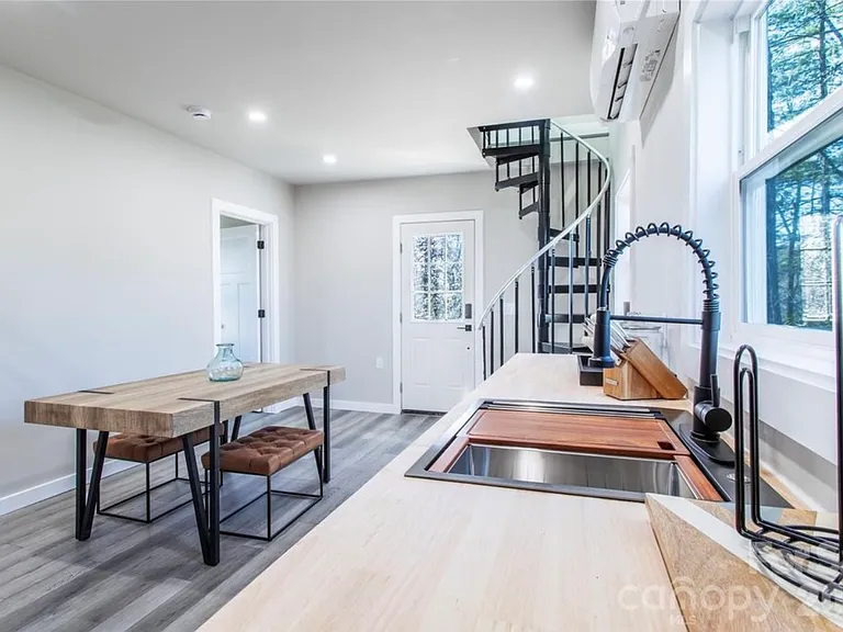 401 Weaver Creek Rd — Photo 18