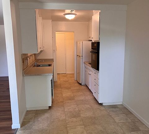 3rd image of 1335 Phelps Ave APT 2