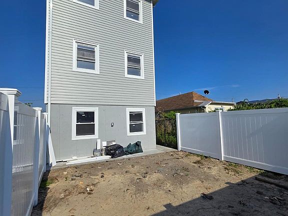 4th image of 445 Beach 45th Street