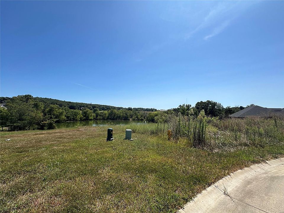 2nd image of 81 E Winterfield Cir