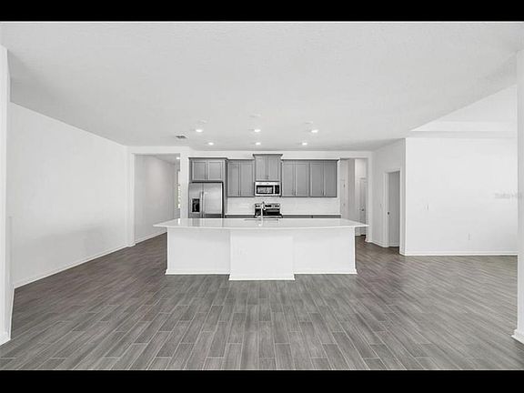 5th image of 6327 Lakepine St