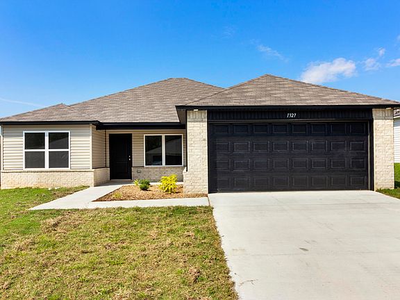 2nd image of 1327 Meadows Dr